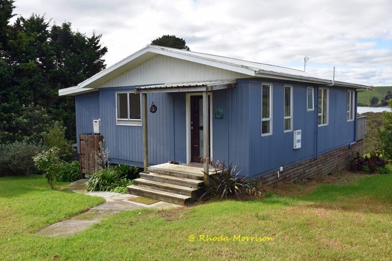 Photo of property in 8 Heaths Way, Pahi, Paparoa, 0571