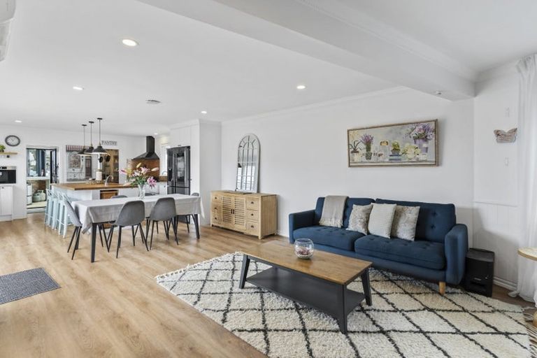 Photo of property in 24 Tauhinu Road, Greenhithe, Auckland, 0632