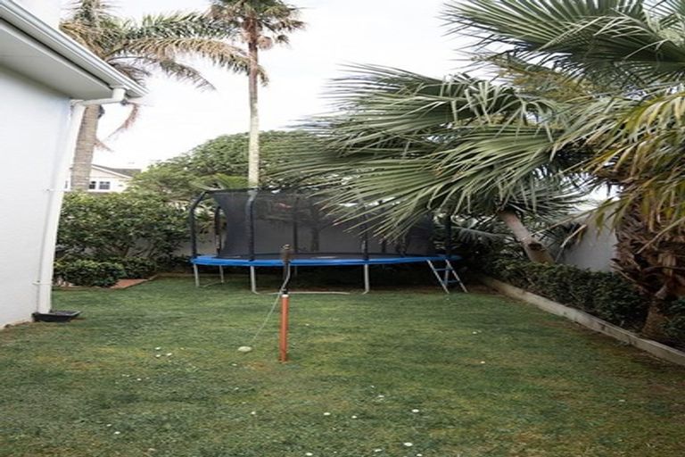 Photo of property in 1/2 Ocean View Road, Milford, Auckland, 0620