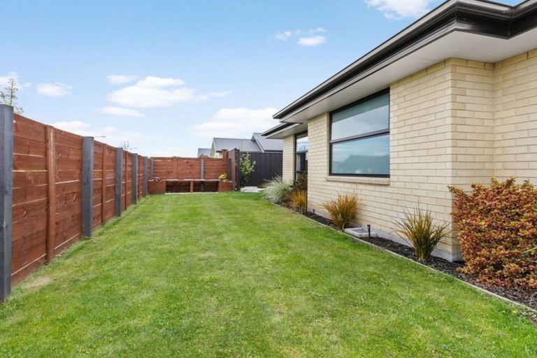 Photo of property in 99 Shillingford Boulevard, Rolleston, 7615