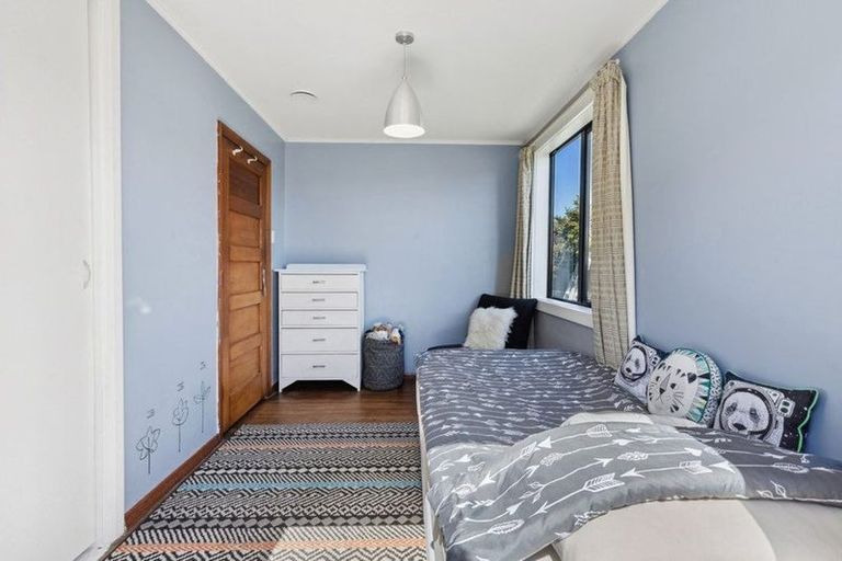 Photo of property in 2/7 Wilmot Street, Northcote, Christchurch, 8052