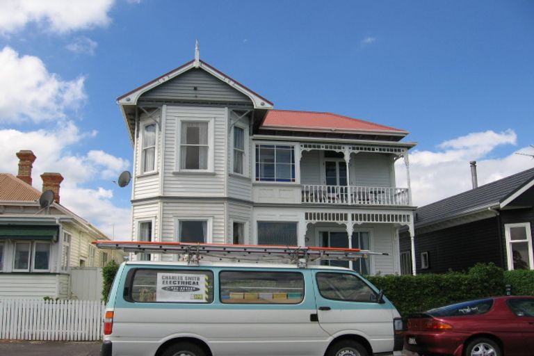 Photo of property in 18 Queens Parade, Devonport, Auckland, 0624