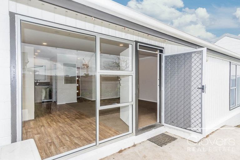 Photo of property in 1/108 West Coast Road, Glen Eden, Auckland, 0602