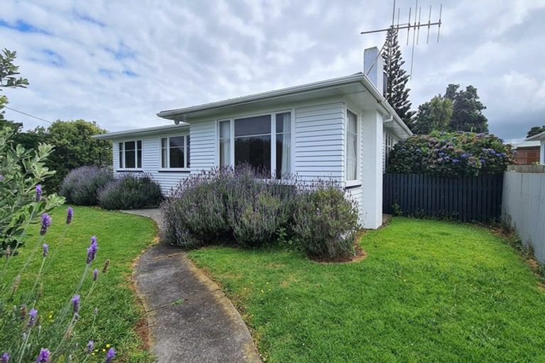 Photo of property in 33 Fox Street, Opunake, 4616