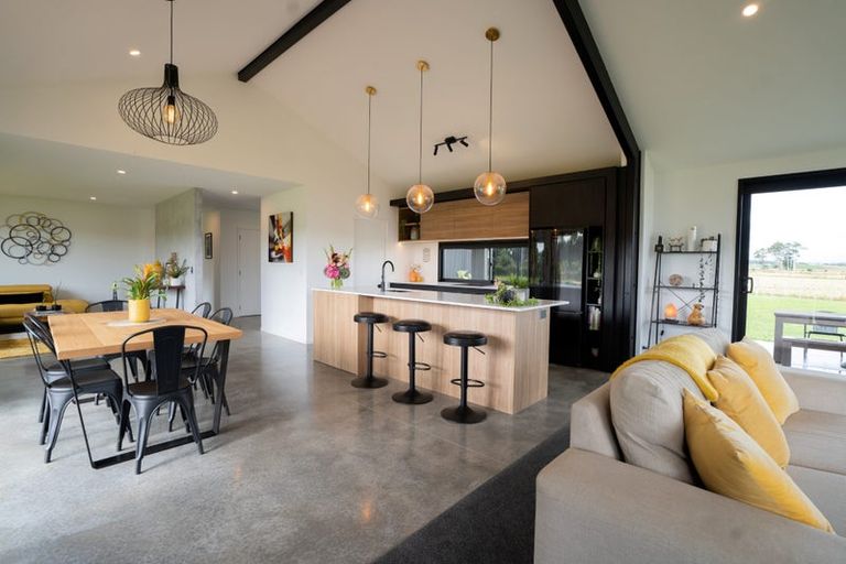 Photo of property in 450 Waitara Road, Huirangi, New Plymouth, 4373