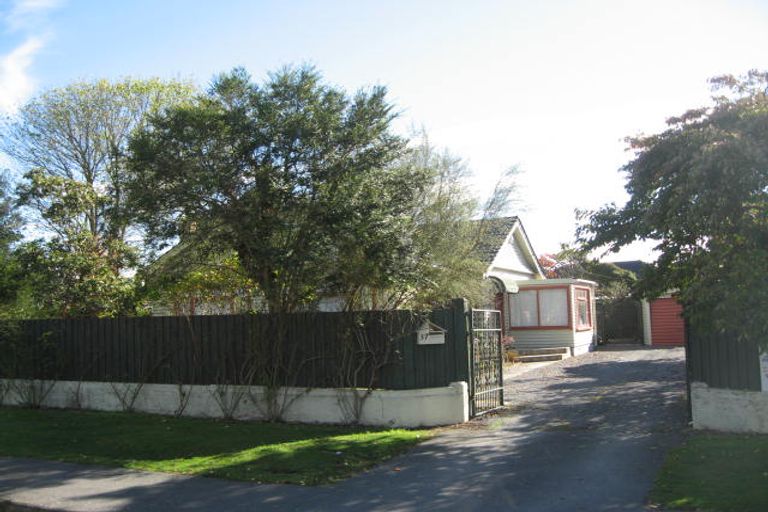 Photo of property in 37 Plynlimon Road, Fendalton, Christchurch, 8052