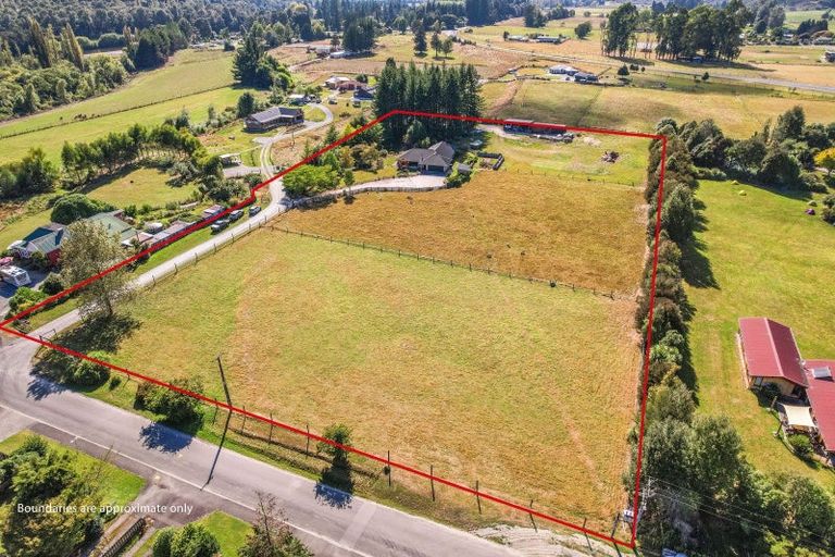 Photo of property in 22 Grey Street, Murchison, 7007