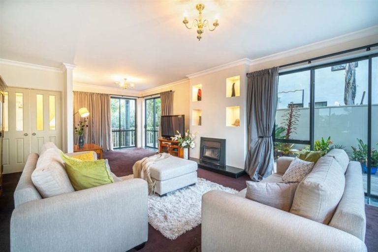 Photo of property in 34a Seaview Road, Castor Bay, Auckland, 0620