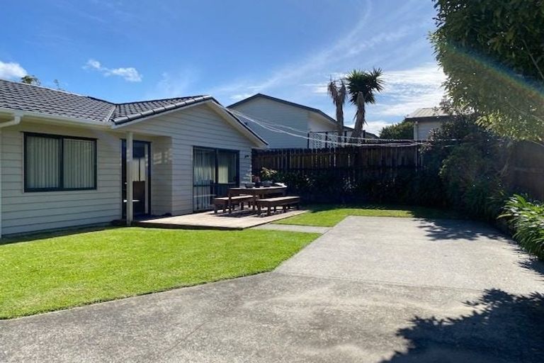 Photo of property in 11a Coubray Place, Botany Downs, Auckland, 2010