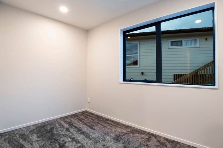 Photo of property in 5c Topliss Drive, Northcross, Auckland, 0632