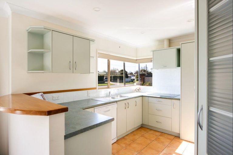 Photo of property in 52 Neeve Road, Taradale, Napier, 4112