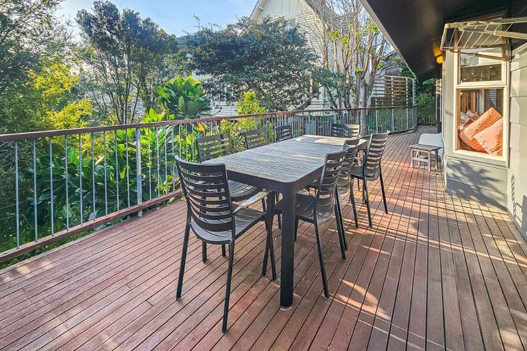 Photo of property in 111 Thompson Road, Bluff Hill, Napier, 4110