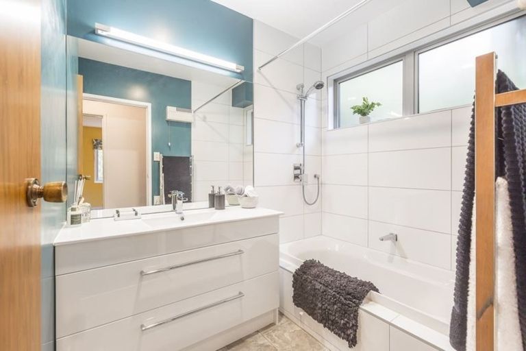 Photo of property in 77 Park Hill Road, Birkenhead, Auckland, 0626