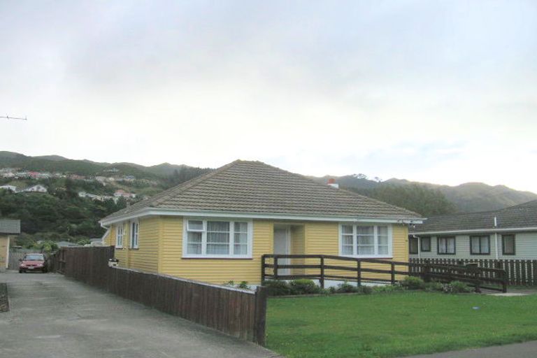 Photo of property in 15 Hinau Street, Tawa, Wellington, 5028