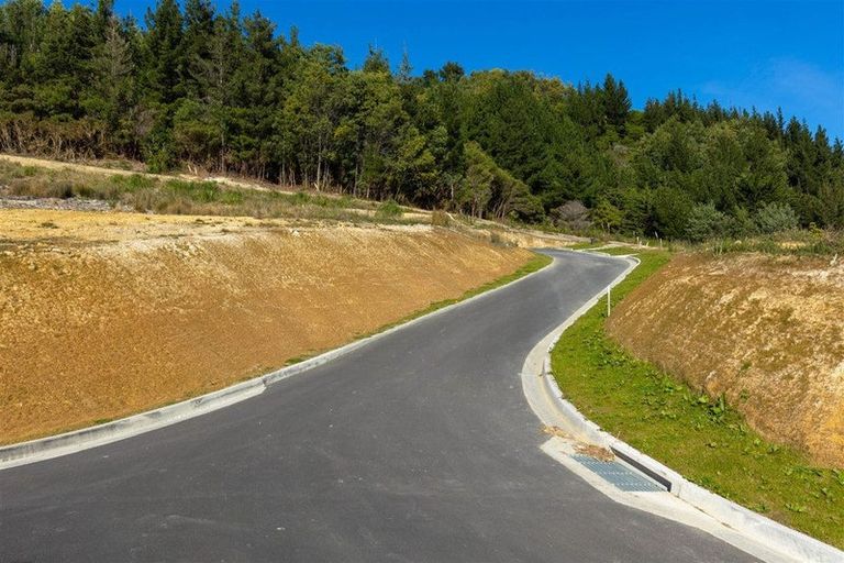 Photo of property in 4 Raukura Rise, Picton, 7220