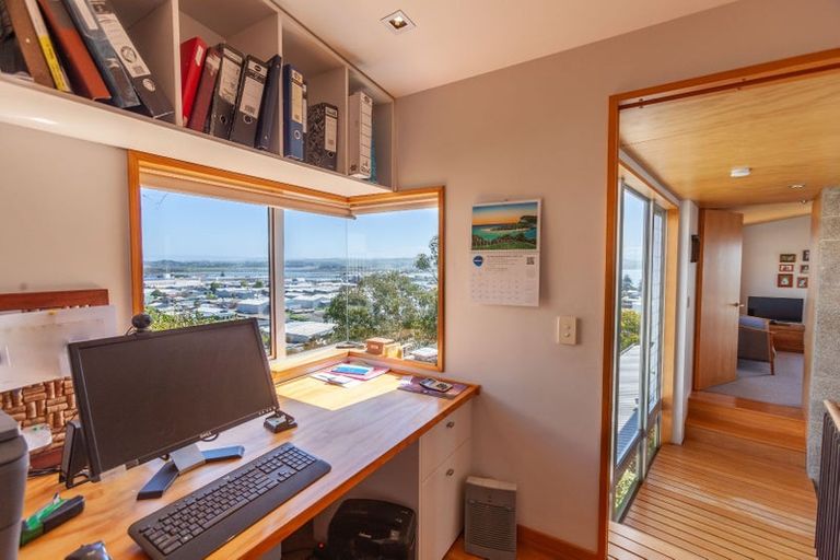 Photo of property in 5 Chilton Road, Hospital Hill, Napier, 4110