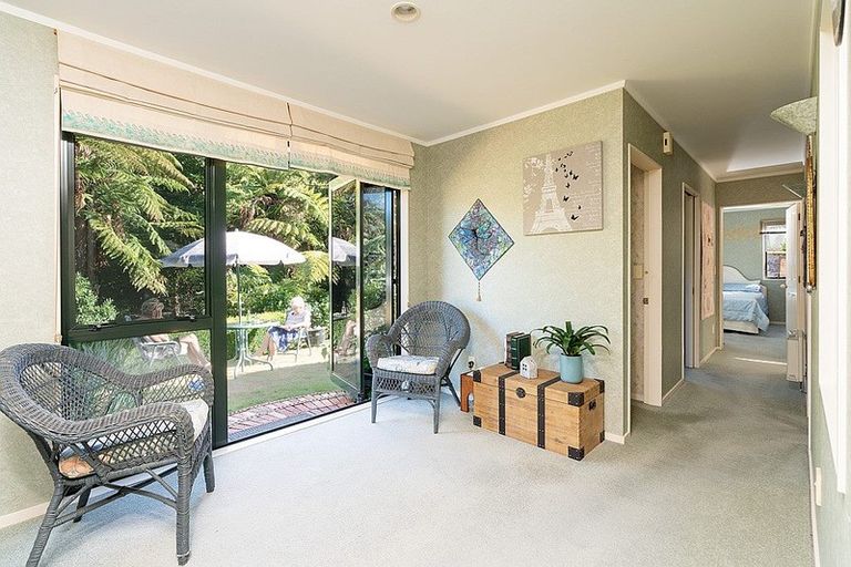 Photo of property in 42 Guildford Drive, Paraparaumu, 5032