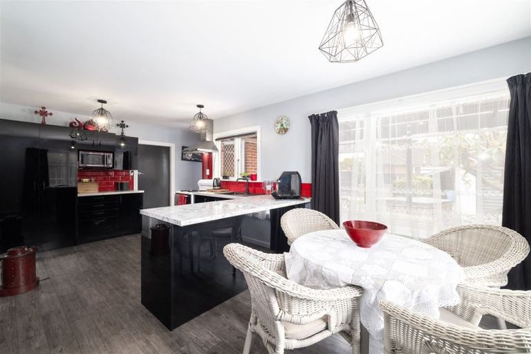 Photo of property in 39 Pembroke Street, Avondale, Christchurch, 8061