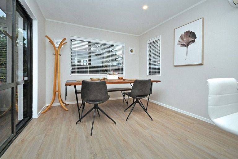 Photo of property in 27a Tahi Terrace, Glen Eden, Auckland, 0602