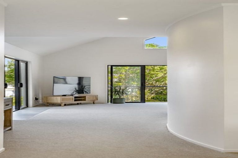 Photo of property in 6a Saint Jerome Avenue, Te Atatu Peninsula, Auckland, 0610