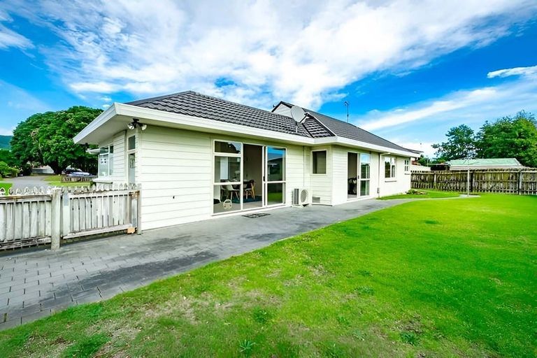 Photo of property in 4a Ngahina Street, Paraparaumu, 5032