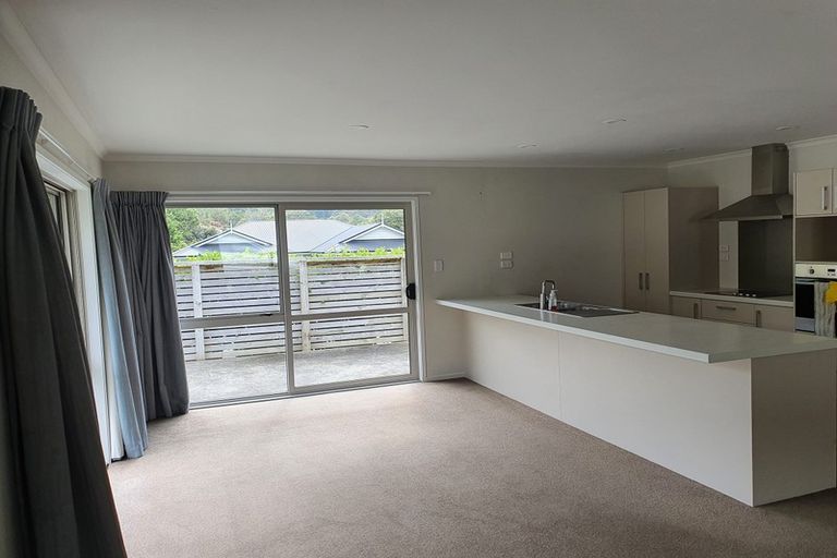 Photo of property in 73 Riverstone Drive, Riverstone Terraces, Upper Hutt, 5018