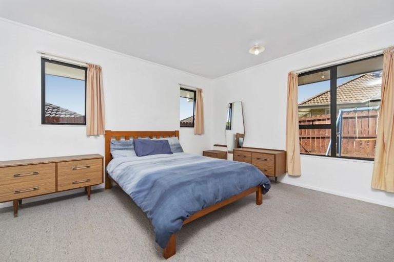 Photo of property in 1 Frank Bunce Grove, Flat Bush, Auckland, 2019