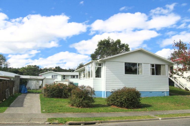 Photo of property in 22 Speargrass Grove, Timberlea, Upper Hutt, 5018