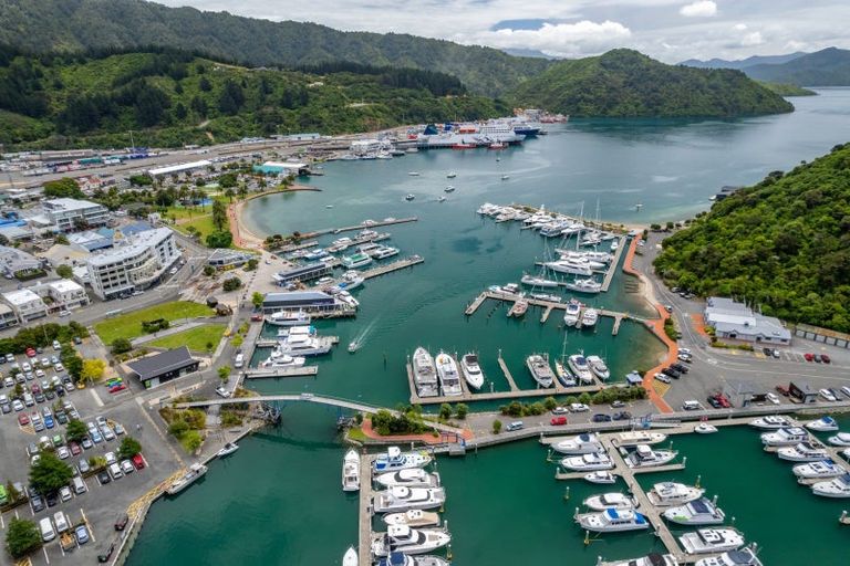 Photo of property in 39-53 Waikawa Road, Picton, 7220