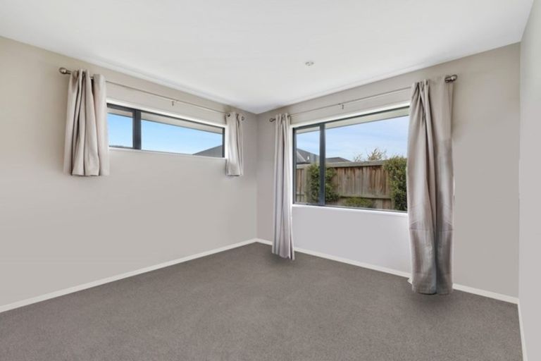 Photo of property in 72 Shillingford Boulevard, Rolleston, 7615