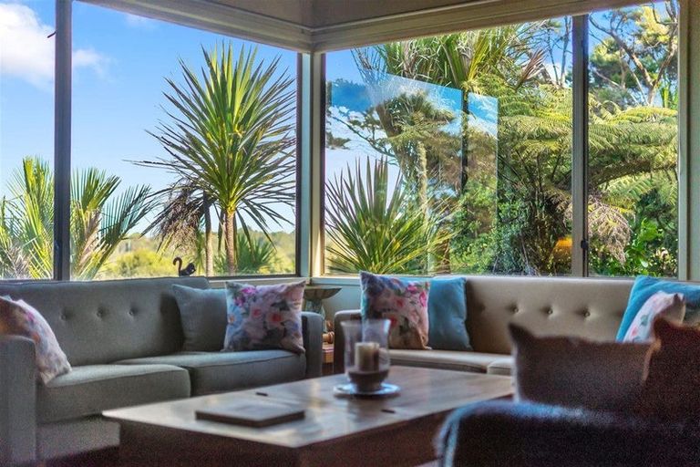 Photo of property in 12 Kereru Grove, Greenhithe, Auckland, 0632