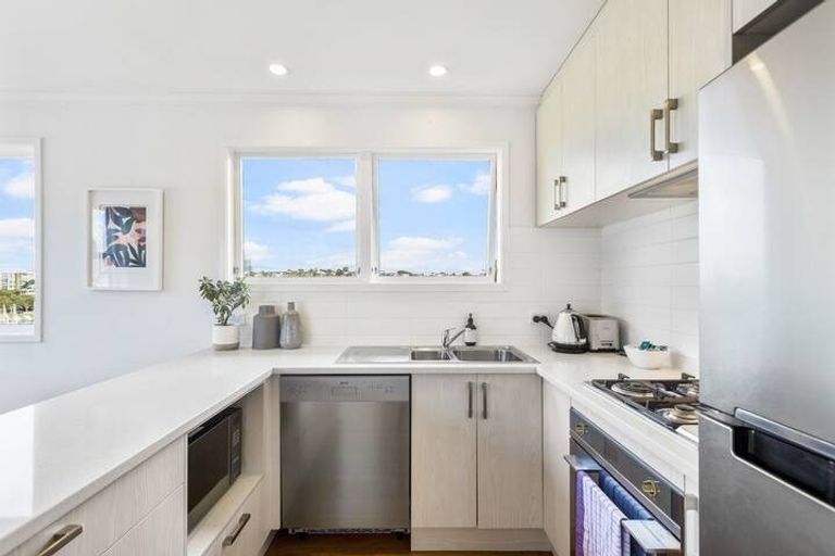 Photo of property in 3/4 Beach Road, Castor Bay, Auckland, 0620