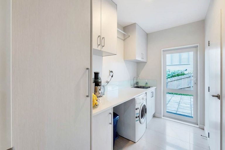 Photo of property in 92 Babich Road North, Ranui, Auckland, 0612