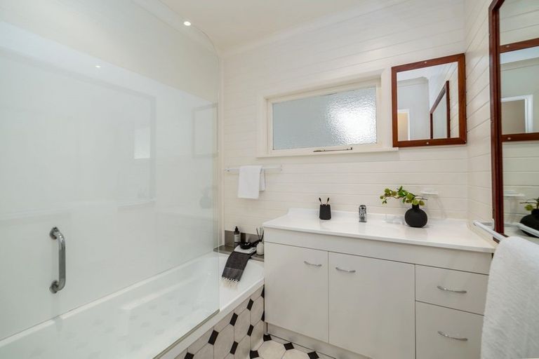 Photo of property in 38 Kempton Street, Greytown, 5712