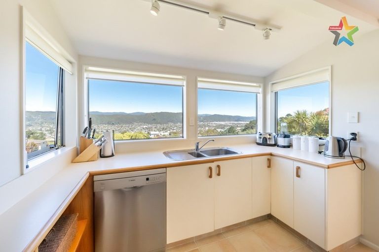 Photo of property in 121 Tirohanga Road, Tirohanga, Lower Hutt, 5010