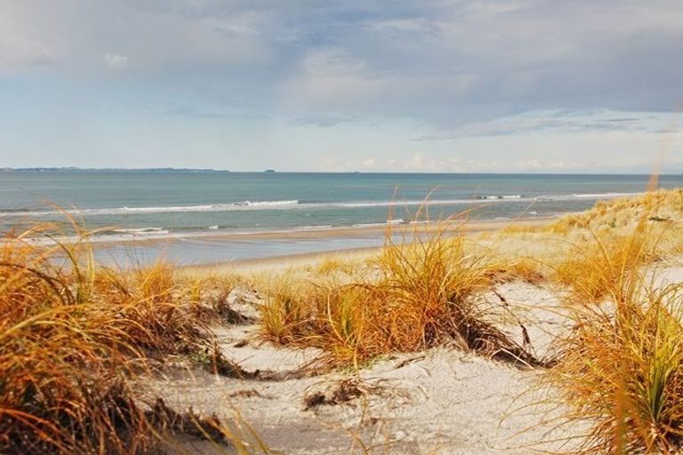 Photo of property in 144 Karewa Parade, Papamoa Beach, Papamoa, 3118