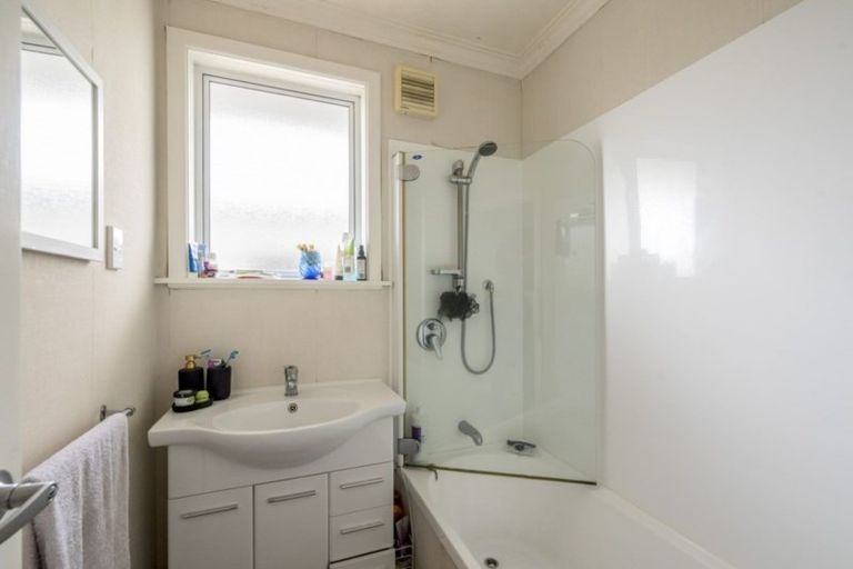 Photo of property in 1 Bartholomew Road, Levin, 5510