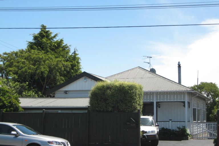 Photo of property in 129 Somerfield Street, Somerfield, Christchurch, 8024