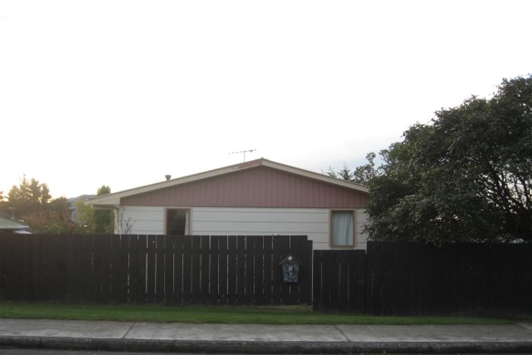 Photo of property in 2 Kaitawa Crescent, Paraparaumu, 5032