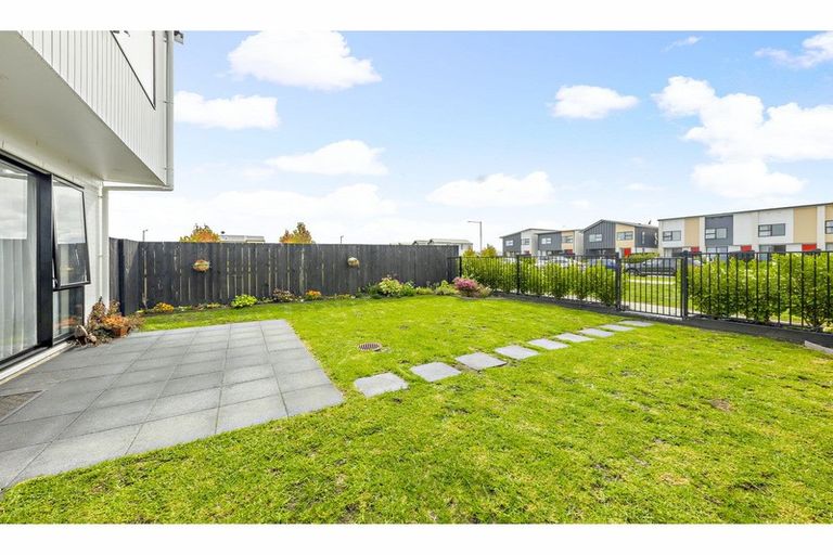Photo of property in 2 Command Lane, Papakura, 2110