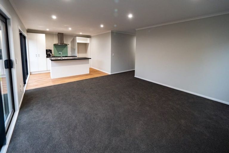 Photo of property in 8 Koru Loop, Paraparaumu, 5032