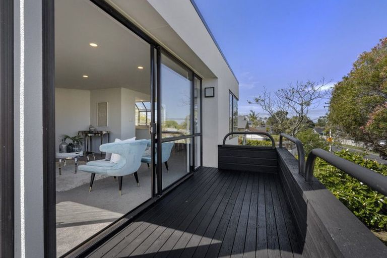 Photo of property in 2/94 Norwood Road, Bayswater, Auckland, 0622