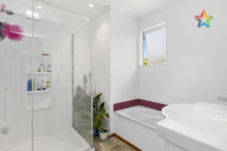 Photo of property in 2/259 Major Drive, Kelson, Lower Hutt, 5010