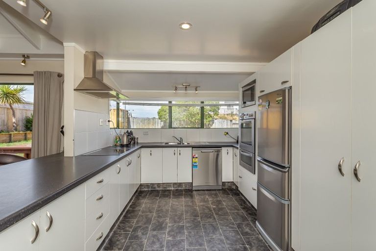 Photo of property in 24 Arataki Grove, Waitarere Beach, Levin, 5510