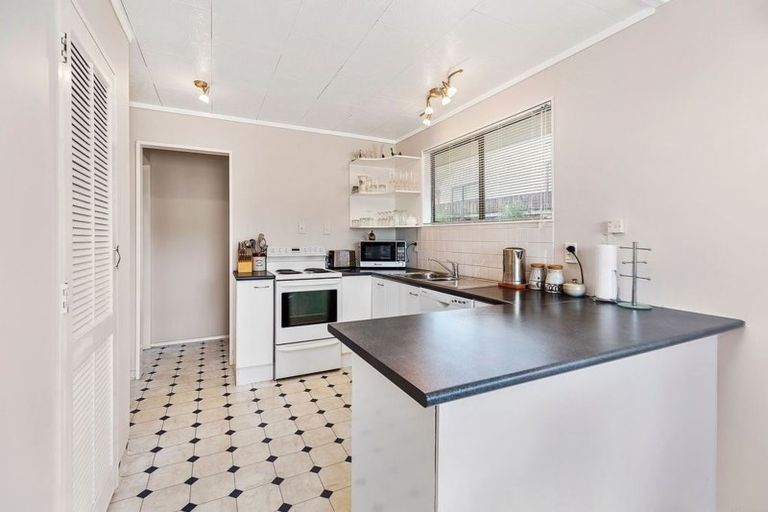 Photo of property in 81 Victory Crescent, Tawa, Wellington, 5028