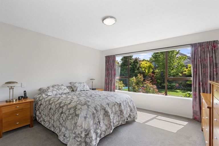 Photo of property in 21 Cricklewood Place, Avonhead, Christchurch, 8042