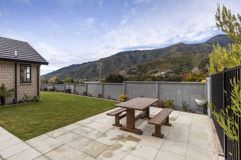 Photo of property in 10 Admiralty Place, Waikawa, Picton, 7220