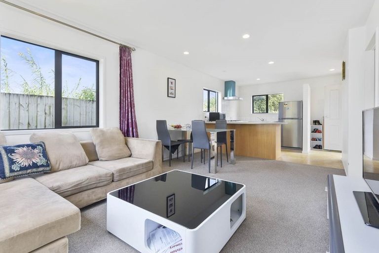 Photo of property in 16/36 West Coast Road, Glen Eden, Auckland, 0602