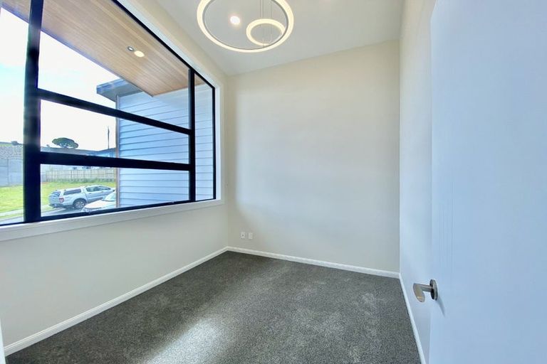 Photo of property in 25 Colliston Rise, Pinehill, Auckland, 0632