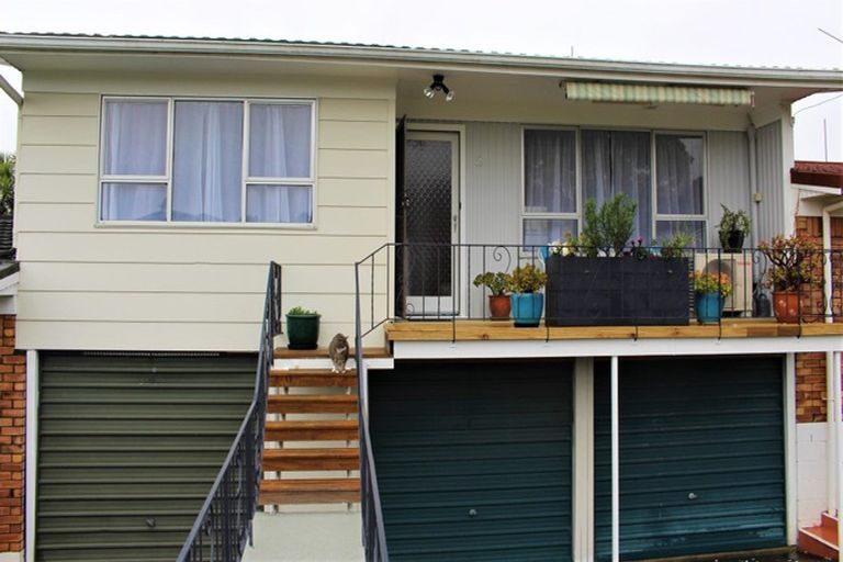 Photo of property in 2/1 Bodi Place, Te Atatu South, Auckland, 0610